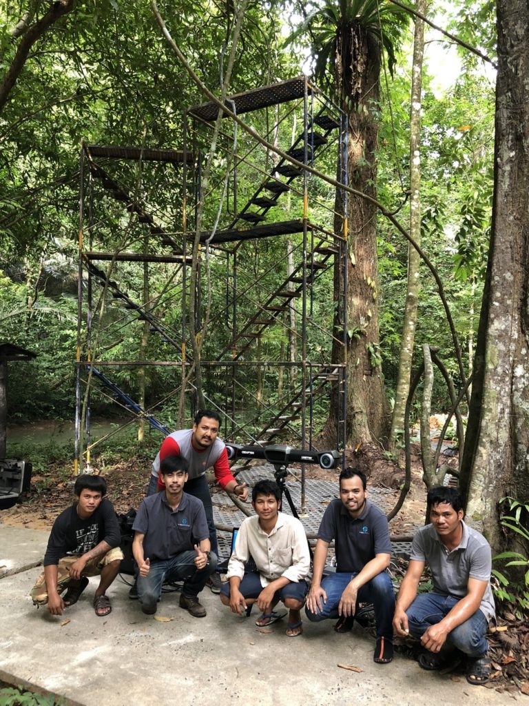 For the next 3 days, the Global Dimension team and the scaffold team work as one team. Creaform 3D laser scanner in the background.