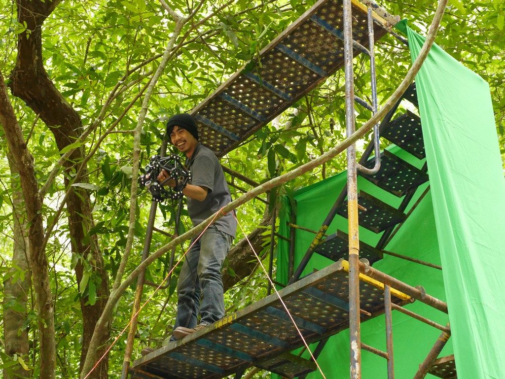 Still early in the day and full of smiles. Up in the scaffolds 3D laser scanning with Metra.