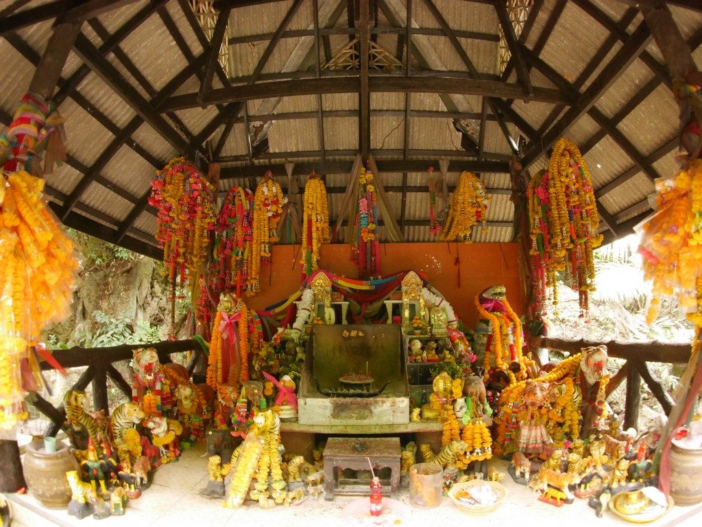 A small shrine next to where we scanned at Thanbok Khoranee National Park.