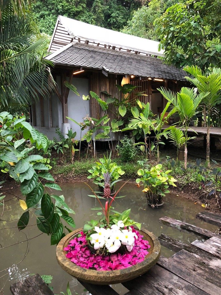 The bathroom at the Ruen Mai restaurant. Nice place for a dump.