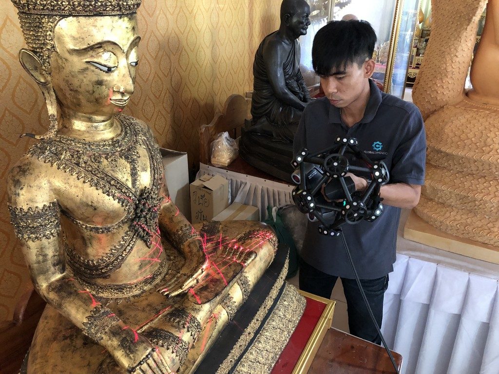 Khun Fluke has scans this Buddha in several shots.