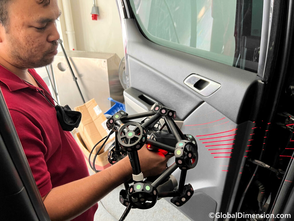 สร้าง CAD ไฟล์ โดย Creaform, Metra, C-Track, VX Elements, 3D Systems, Geomagic, DesignX, Wrap, และ SolidWorks.